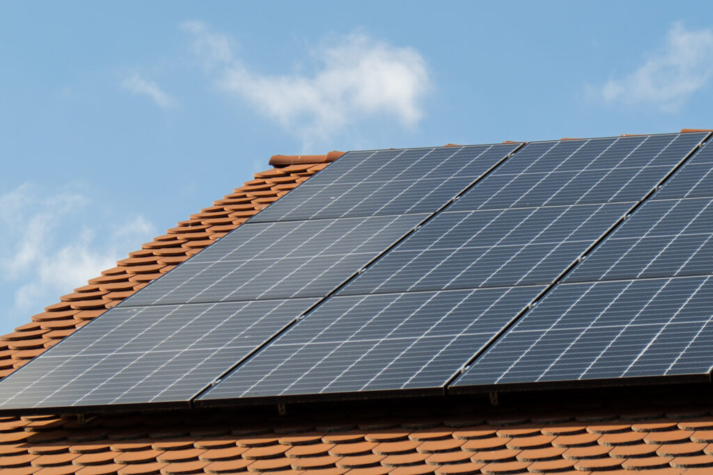 Article - Combien rapporte 100m² de panneaux solaires ? - Soleriel.fr