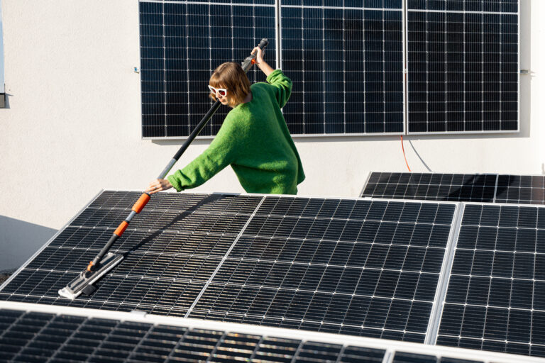 Article - Entretien de panneaux solaires : notre guide complet - Soleriel.fr