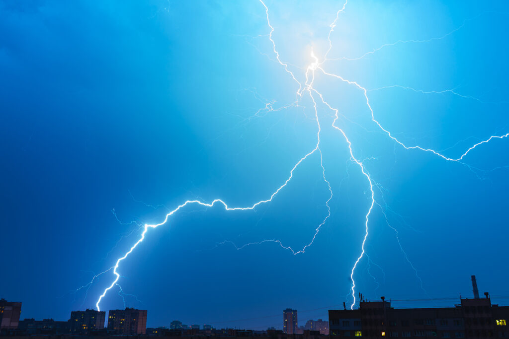 Article - Faut-il s’inquiéter pour vos panneaux solaires en cas d’orage ? - Soleriel.fr